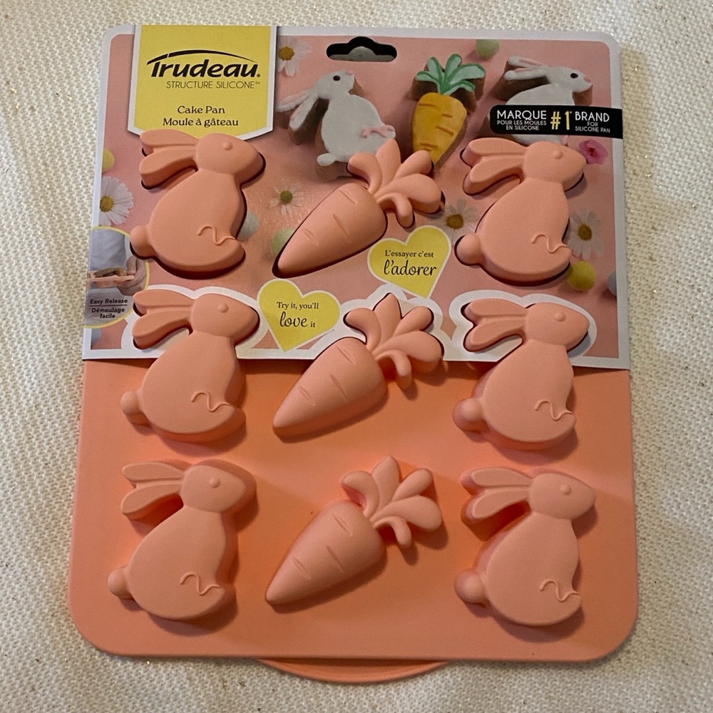 Trudeau silicone cake pan